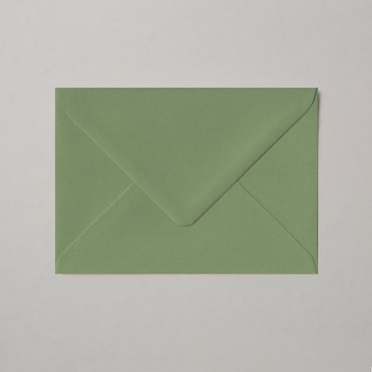Mossgrön C6 kuvert